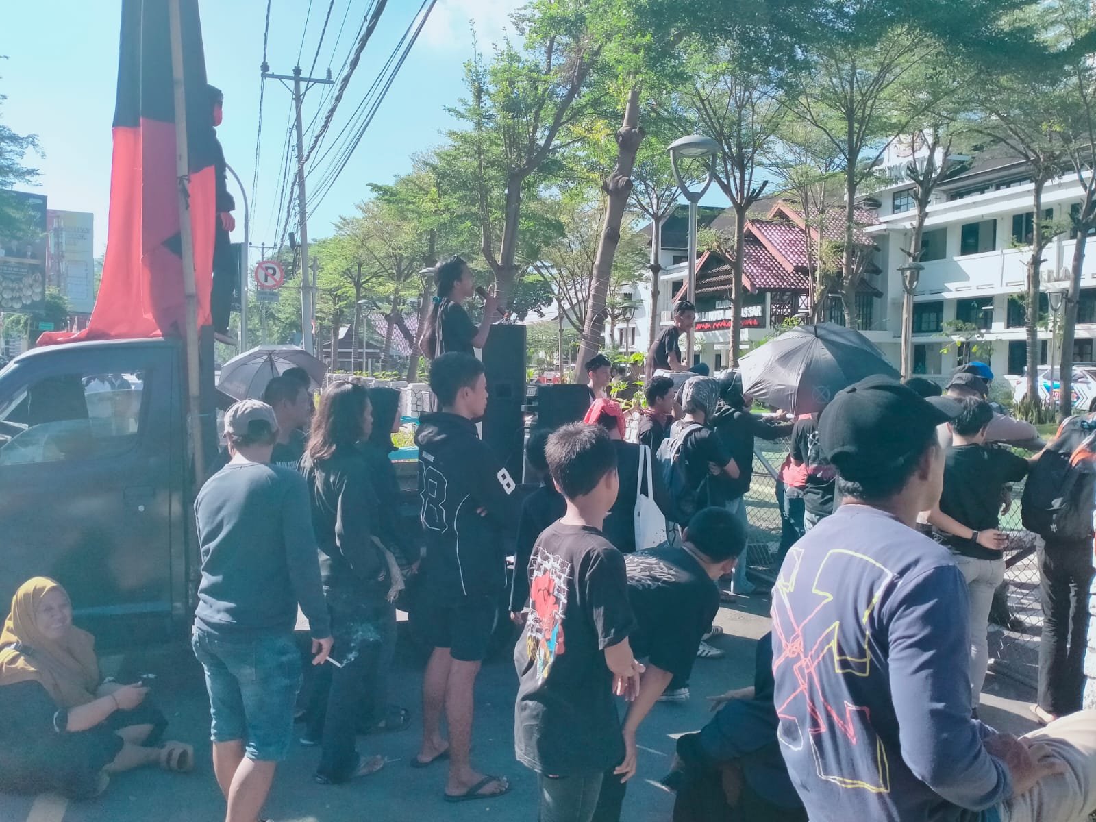 Aliansi Gerakan Mahasiswa Pemuda Elang Timur (GMP ELIT) Gelar Aksi Unjuk Rasa di Depan Kantor Walikota Makassar