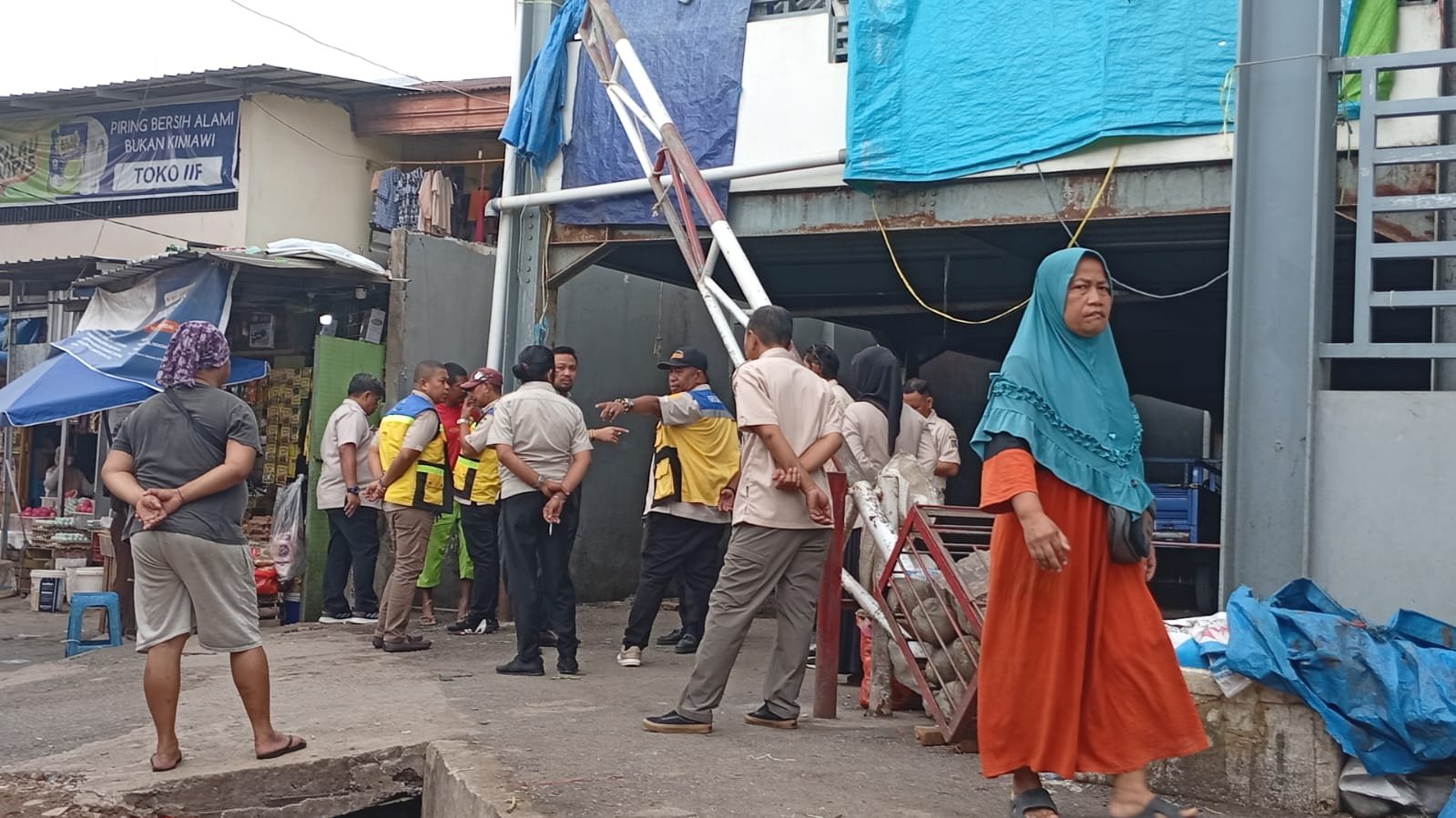 Penertiban PKL di Atas Drainase Pasar Cendrawasih Makassar Tuai Protes Pedagang