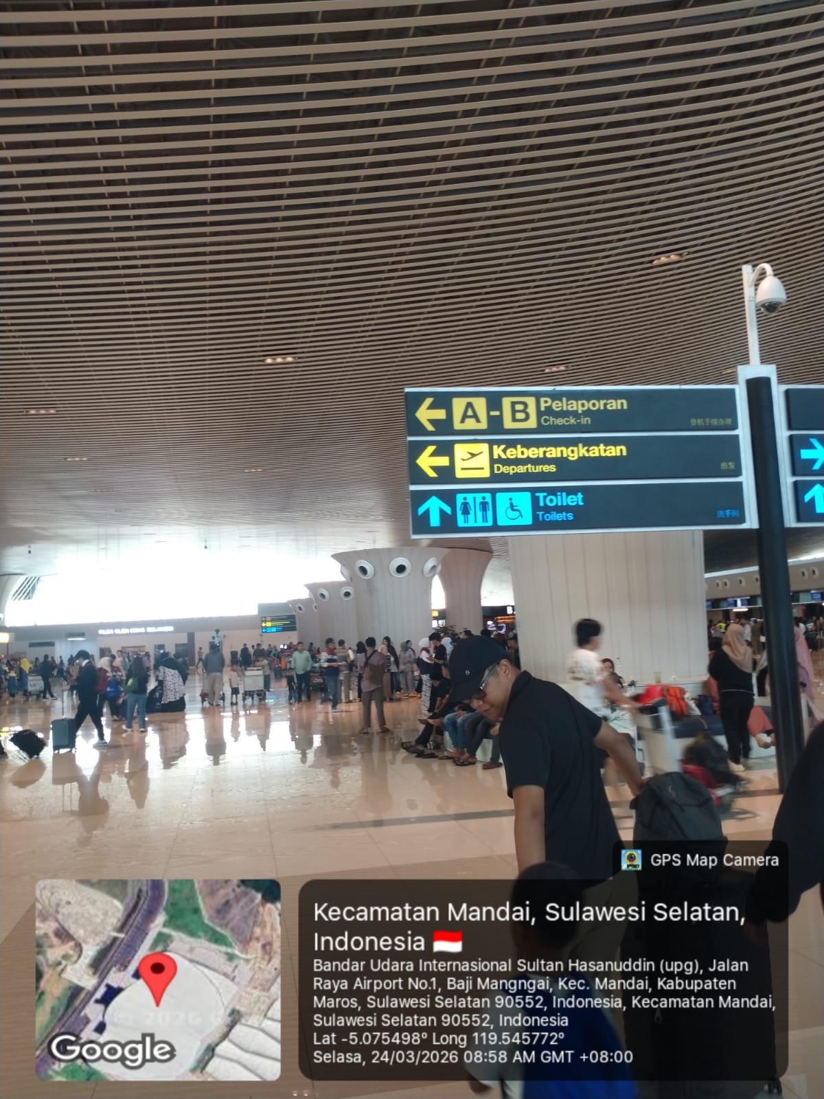 Penumpang Padati Bandar Udara Internasional Sultan Hasanuddin, Aktivitas Pagi Terpantau Ramai dan Tertib