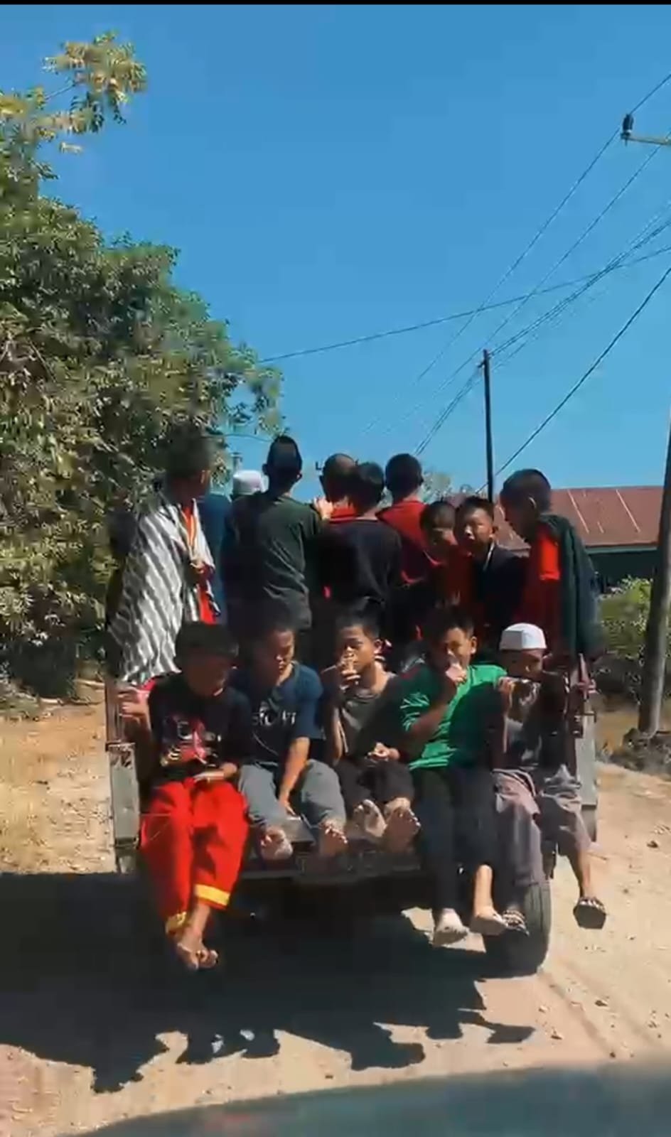 Qadarullah, Mobil Pengangkut Air Pondok Tahfidz Ashabul Jannah Pecah Ban, Allah Hadirkan Kemudahan Lewat Rumah Wakaf dengan Sumber Air Melimpah