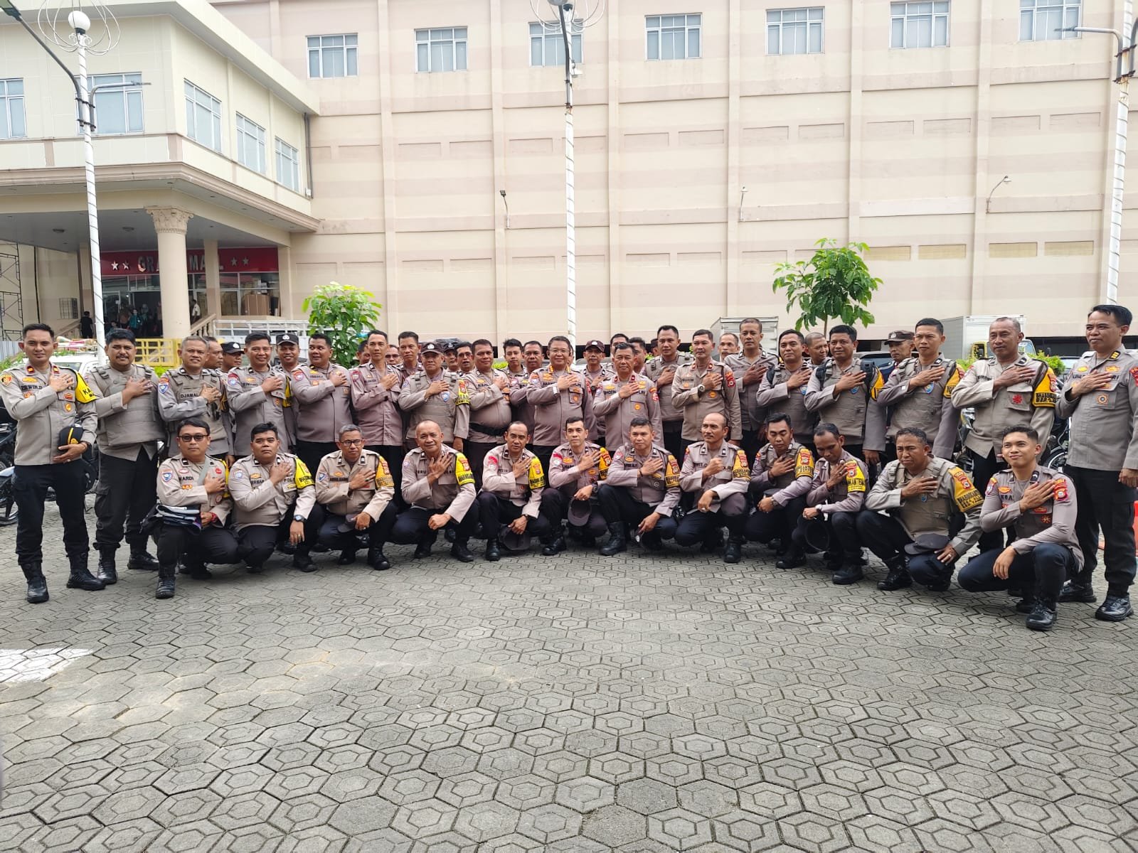 Tim Supervisi Korbinmas Baharkam Mabes Polri Kunjungi Polres Maros Periksa Kesiapan Bhabinkamtibmas Dan kendaraan Dinas